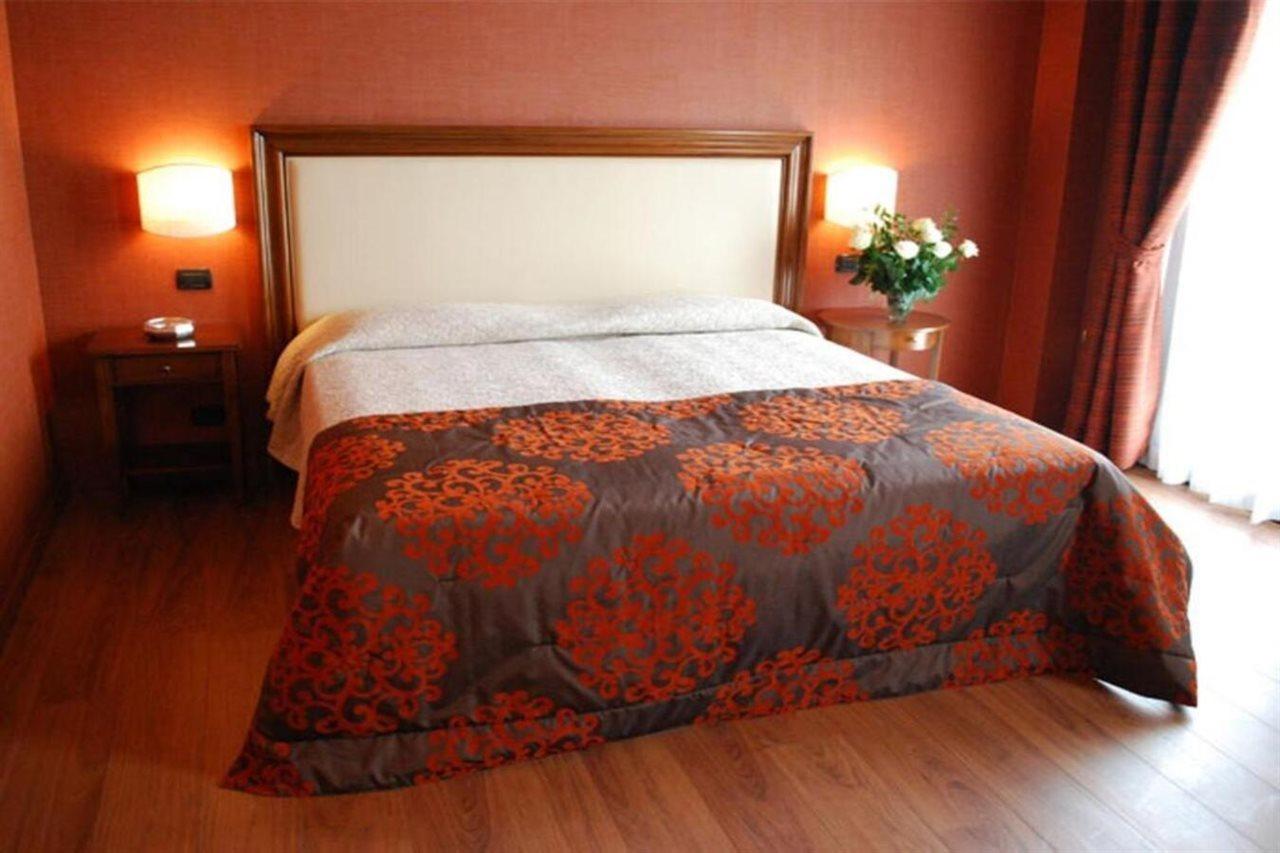 Hotel Cascina Marisa Опера Екстериор снимка