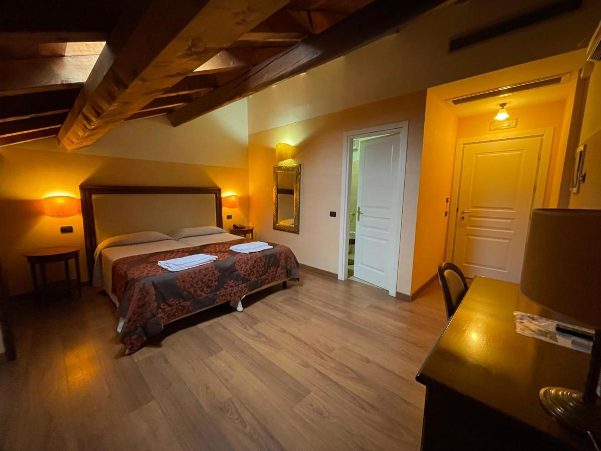 Hotel Cascina Marisa Опера Екстериор снимка